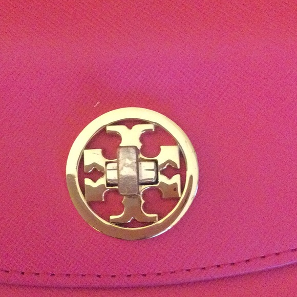 Tory Burch Hot Pink Leather Crossbody with Gold Logo - Picture 2 of 9